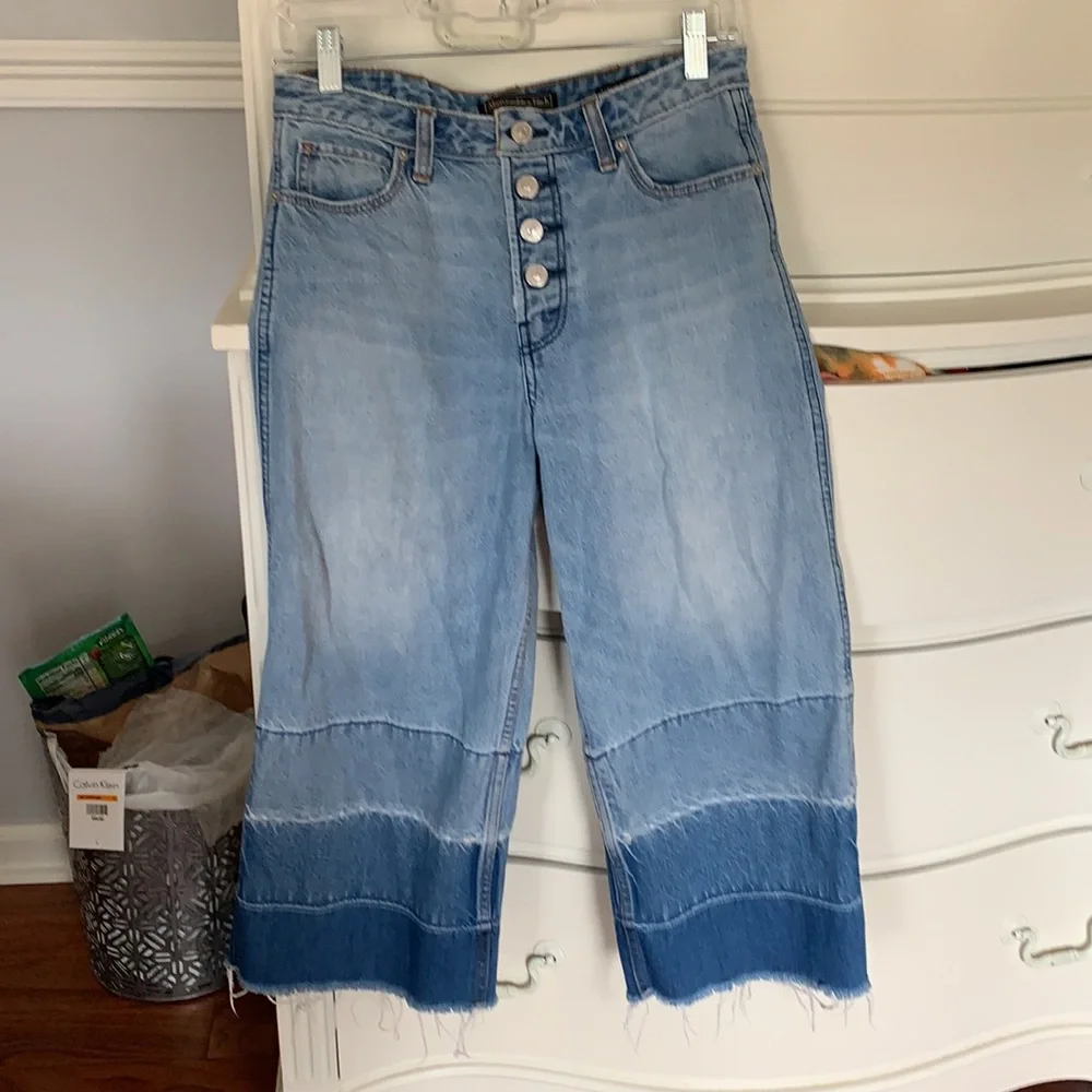 Abercrombie Cropped Stovepipe Jeans - Picture 3 of 8